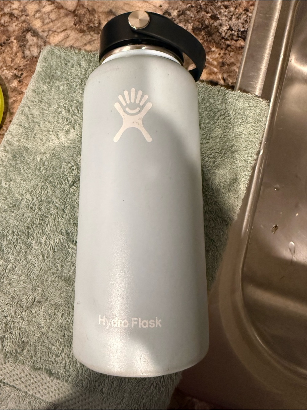 Used Hydro Flask 32 oz Insulated Water Bottle 🩵 baby blue. Gym. Back to school.